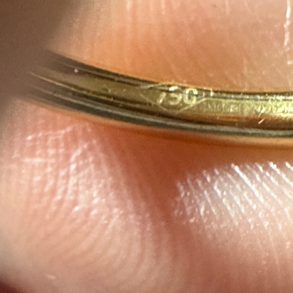 Solid Gold Ring - Picture 4 of 6